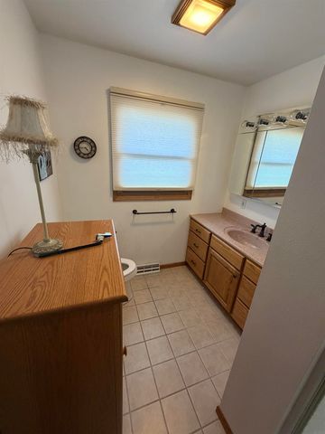 203 E Benton Street, Hazleton, IA 50641