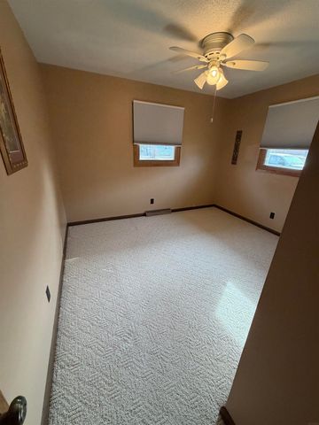 203 E Benton Street, Hazleton, IA 50641