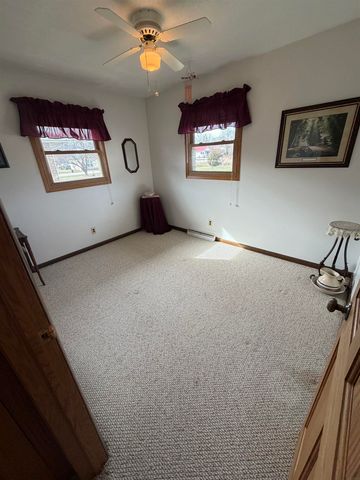 203 E Benton Street, Hazleton, IA 50641