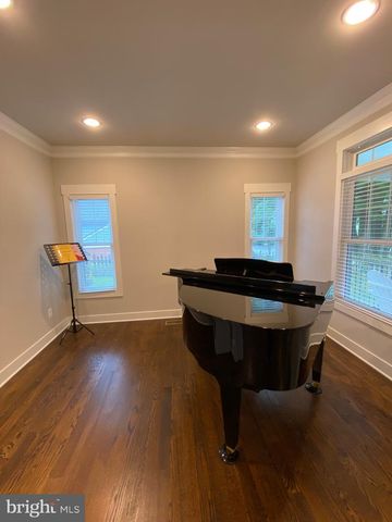 2233 N UNDERWOOD ST, Falls Church, VA 22043