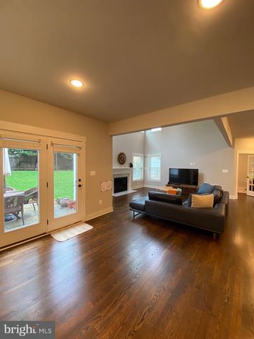 2233 N UNDERWOOD ST, Falls Church, VA 22043