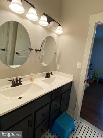 2233 N UNDERWOOD ST, Falls Church, VA 22043