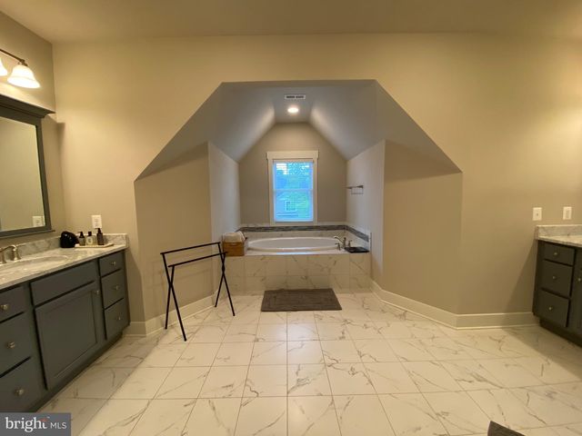 2233 N UNDERWOOD ST, Falls Church, VA 22043
