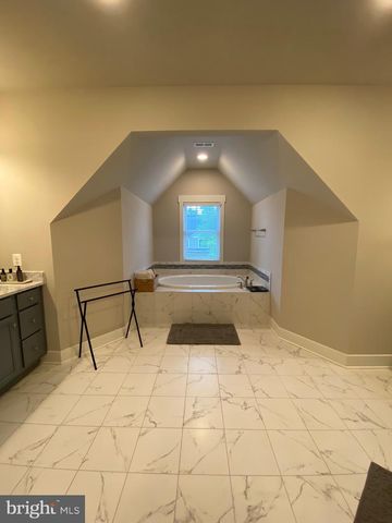 2233 N UNDERWOOD ST, Falls Church, VA 22043