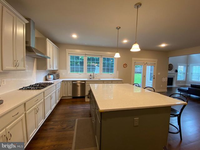 2233 N UNDERWOOD ST, Falls Church, VA 22043