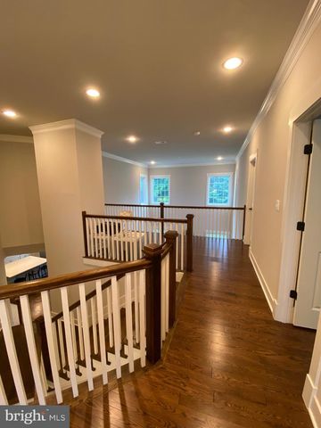2233 N UNDERWOOD ST, Falls Church, VA 22043