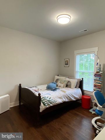 2233 N UNDERWOOD ST, Falls Church, VA 22043