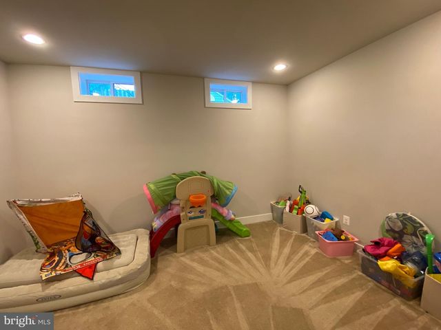 2233 N UNDERWOOD ST, Falls Church, VA 22043
