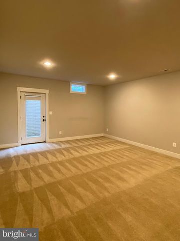 2233 N UNDERWOOD ST, Falls Church, VA 22043