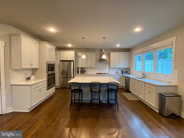 2233 N UNDERWOOD ST, Falls Church, VA 22043