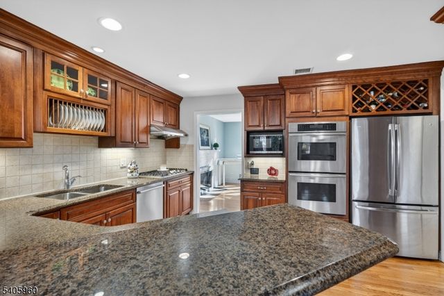 19 Springbrook Rd, Livingston Twp., NJ 07039