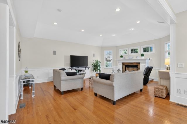 19 Springbrook Rd, Livingston Twp., NJ 07039