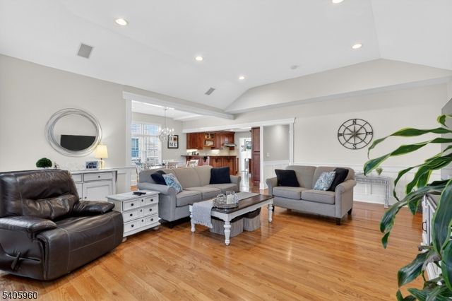 19 Springbrook Rd, Livingston Twp., NJ 07039