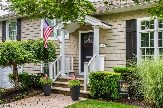 19 Springbrook Rd, Livingston Twp., NJ 07039