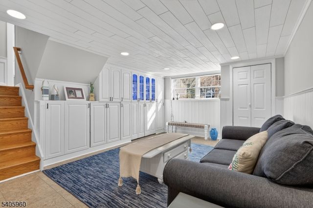 19 Springbrook Rd, Livingston Twp., NJ 07039