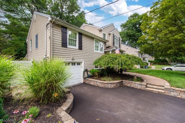 19 Springbrook Rd, Livingston Twp., NJ 07039