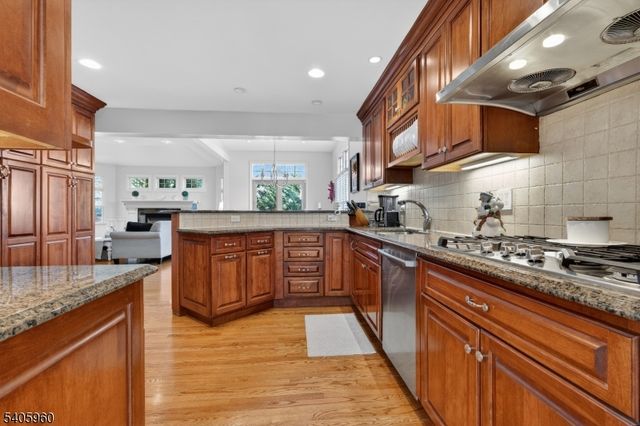 19 Springbrook Rd, Livingston Twp., NJ 07039