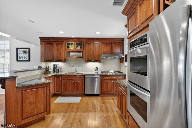 19 Springbrook Rd, Livingston Twp., NJ 07039