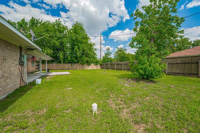 101 Wildrose Street, Baytown, TX 77520