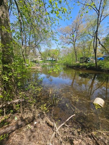 38581 N Hillandale Drive, Spring Grove, IL 60081
