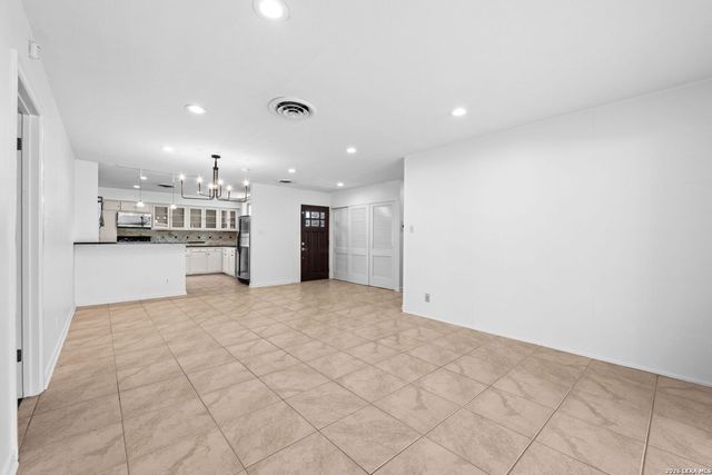 2106 E Lawndale, San Antonio, TX 78209