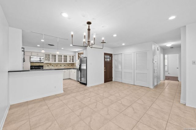 2106 E Lawndale, San Antonio, TX 78209