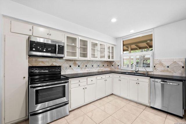 2106 E Lawndale, San Antonio, TX 78209