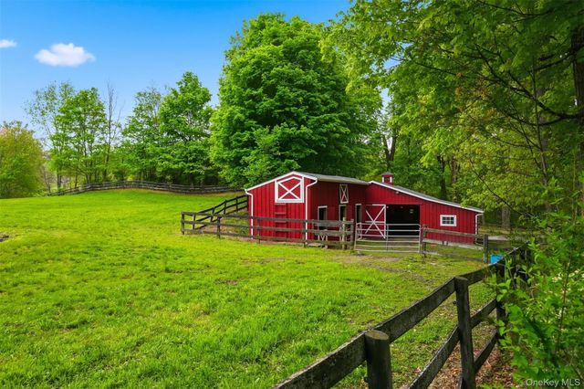 308 Hollow Road, Staatsburg, NY 12580