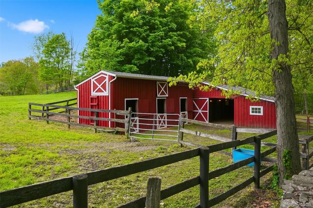 308 Hollow Road, Staatsburg, NY 12580