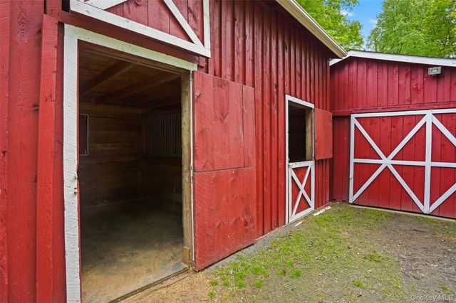 308 Hollow Road, Staatsburg, NY 12580