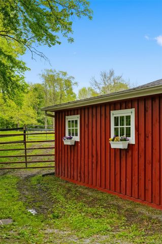 308 Hollow Road, Staatsburg, NY 12580