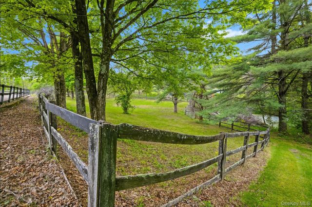 308 Hollow Road, Staatsburg, NY 12580