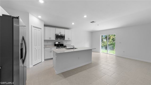 11886 Savanna Lakes BLVD, Lehigh Acres, FL 33974