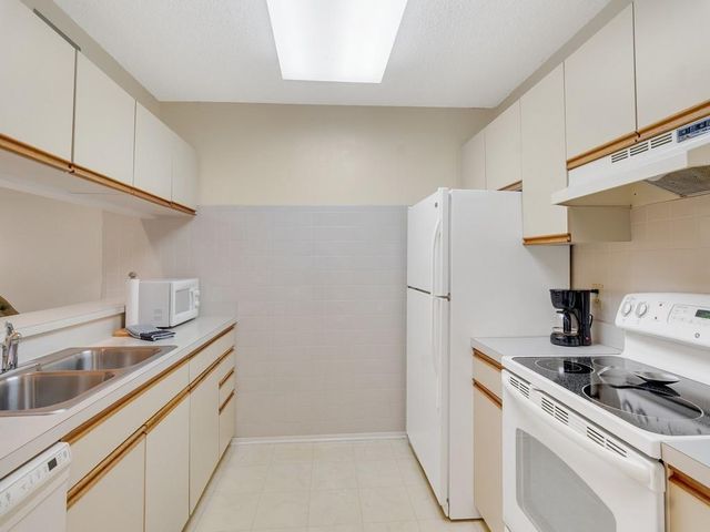 27 Plantation Drive 202, Vero Beach, FL 32966