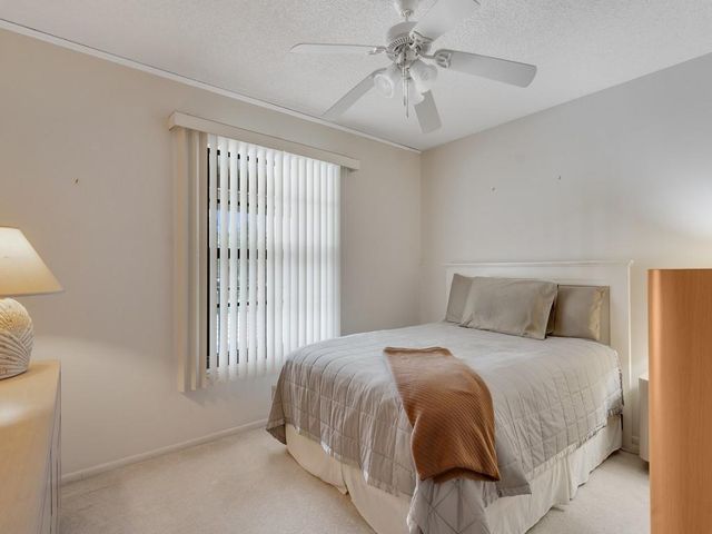 27 Plantation Drive 202, Vero Beach, FL 32966