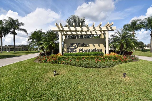 27 Plantation Drive 202, Vero Beach, FL 32966