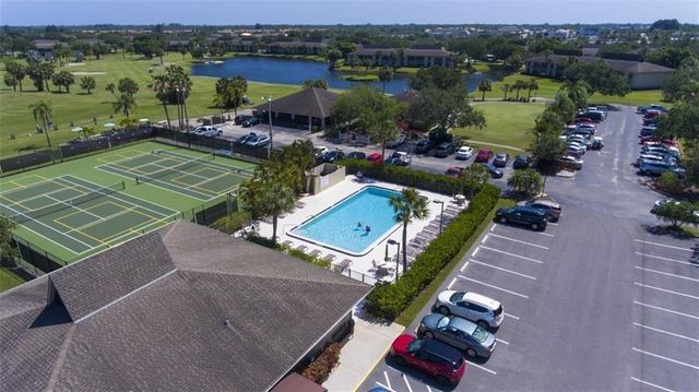 27 Plantation Drive 202, Vero Beach, FL 32966