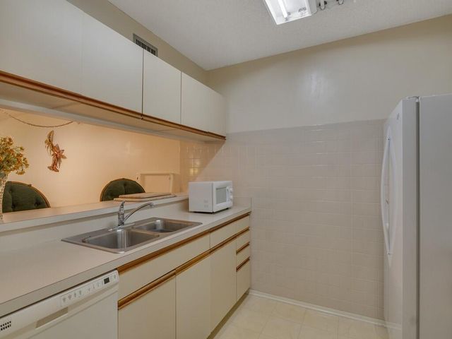 27 Plantation Drive 202, Vero Beach, FL 32966