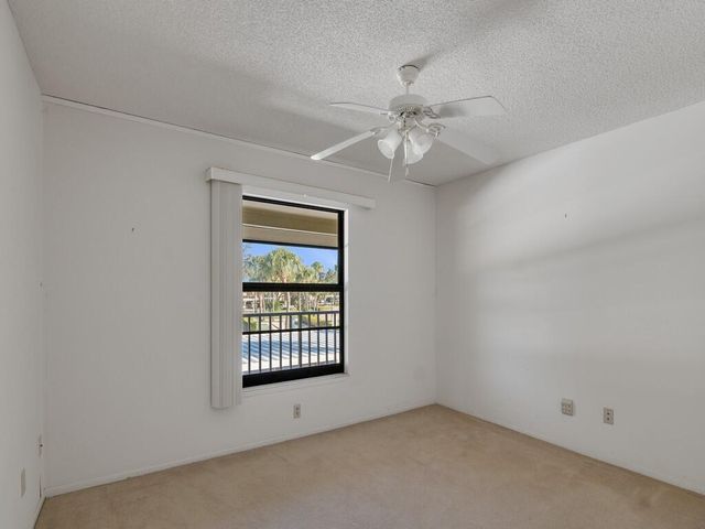 27 Plantation Drive 202, Vero Beach, FL 32966