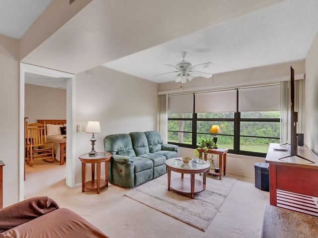 27 Plantation Drive 202, Vero Beach, FL 32966