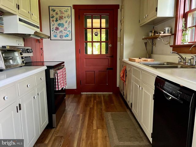 1095 TEXTER MOUNTAIN RD, Robesonia, PA 19551