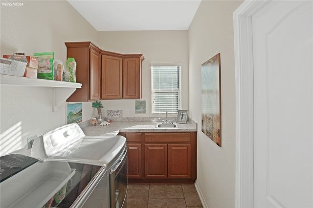 2513 Las Estrellas St, Corpus Christi, TX 78414