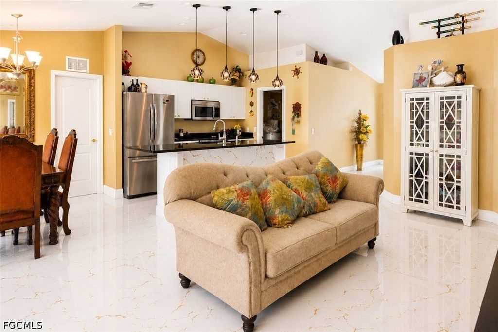 Image 10 of property listing at 507 Diplomat PKWY E, Cape Coral, FL 33909