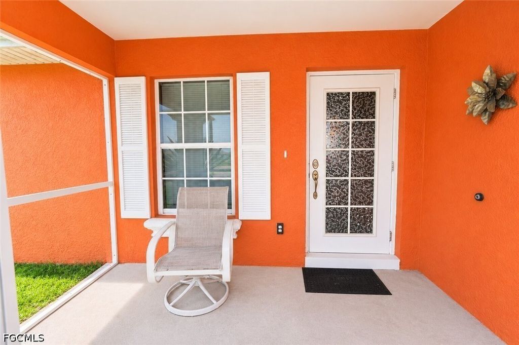 Image 2 of property listing at 507 Diplomat PKWY E, Cape Coral, FL 33909