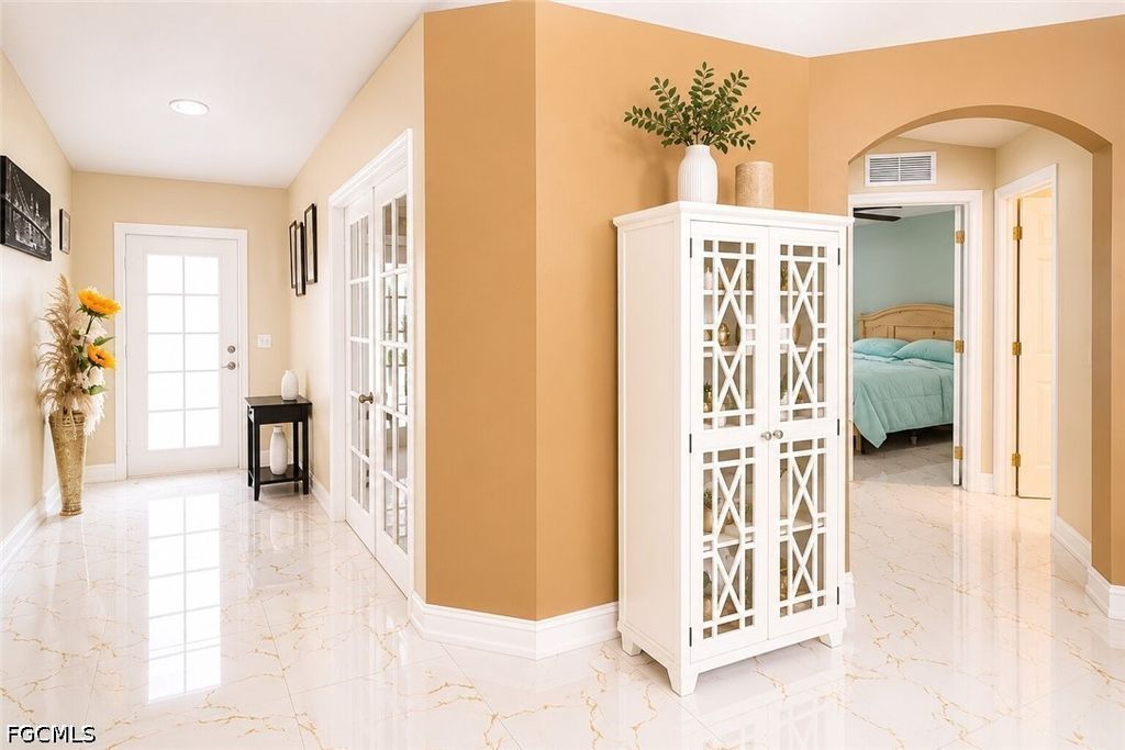 Image 4 of property listing at 507 Diplomat PKWY E, Cape Coral, FL 33909