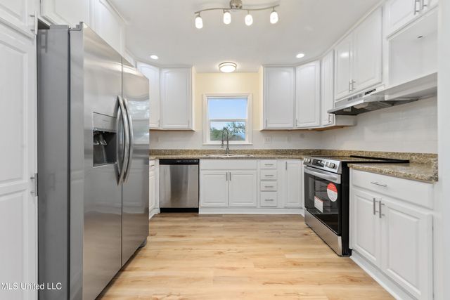 122 Carroll Avenue, Long Beach, MS 39560