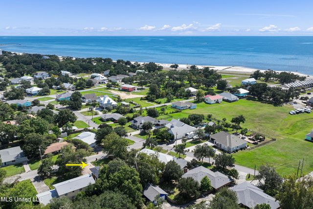 122 Carroll Avenue, Long Beach, MS 39560