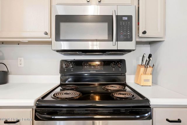 10603 Bayport Rd, Louisville, KY 40299