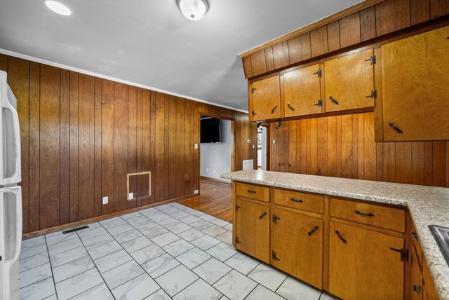 360 N Main St, Erin, TN 37061