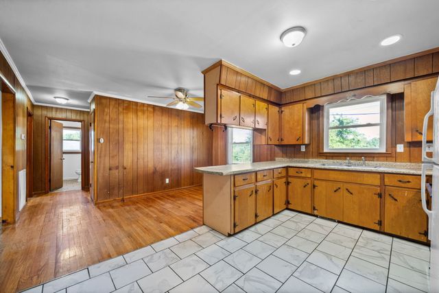 360 N Main St, Erin, TN 37061